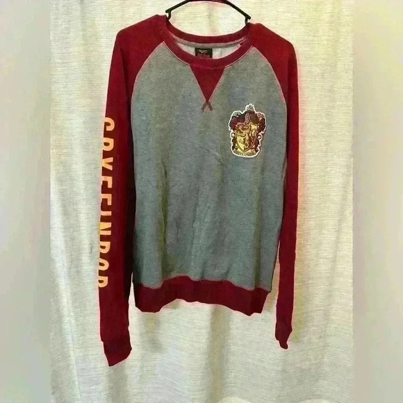 NWT HARRY POTTER universal studios crewneck Sweatshirt - Picture 1 of 7
